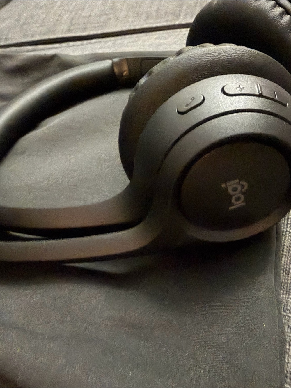 Brand New Logitech Wireless Over-Ear Headset w/ Microphone USB-C Charging Cable - Picture 3 of 9